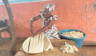 Tofu producer Julienne from Benin. © GIZ
