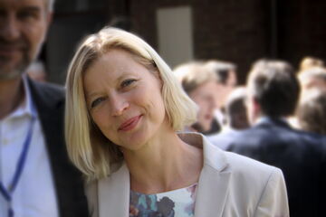 (c) Dennis Williamson